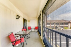 Screened Porch | Beach Chairs