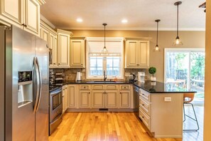 Fully equipped kitchen with all the conveniences of home