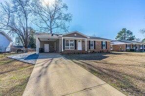 Welcome to your Fayetteville Home Away From Home!