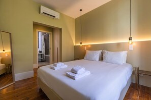 Our cozy en-suite bedroom #1 with a queen-sized bed. Crisp clean linen included! #bedroom #comfort