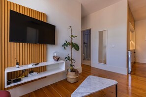 A/C and cable TV are available for your convenience. #comfort #apartment #lisbon