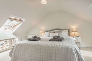 Upper Barn Master Bedroom - StayCotswold