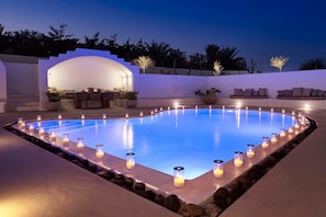 Beautiful Santorini Villa | 2 Bedrooms | Greta Villa | Private Pool & Close to Amenities | Exo Gialos by Villamore