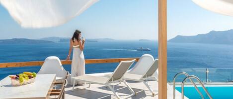 Astounding Santorini Villa | 2 Bedrooms | Elite Presidential Villa | Amazing Caldera Volcano &  Sea Views | Oia
