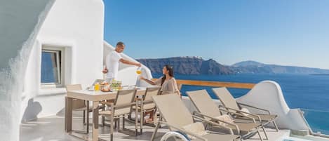 Amazing Santorini Villa | 3 Bedrooms | Elite Grand Villa | Private Heated Pool & Caldera Sea Views | Oia by Villamore