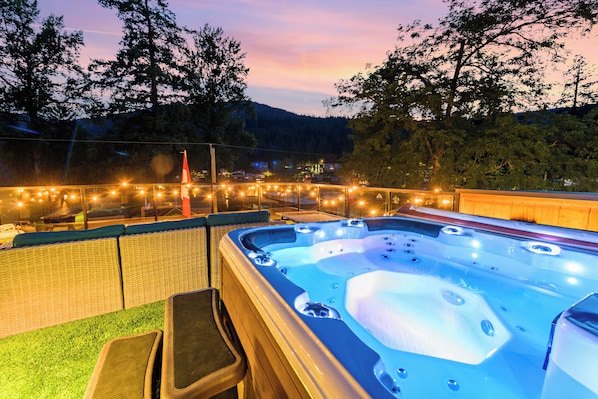 Outdoor spa tub