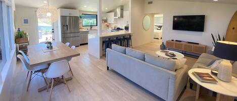 Spacious living room/kitchen dining room