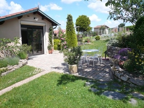 Gîte 'Joëlle' dans le village de Régnié-Durette (Rhône - Beaujolais vignobles - Sud de Mâcon) : l'accès au gîte.