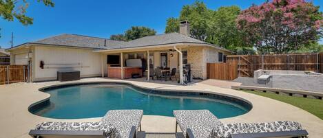 Lewisville Vacation Rental | 4BR | 2BA | 1,940 Sq Ft | 2 Small Steps to Enter