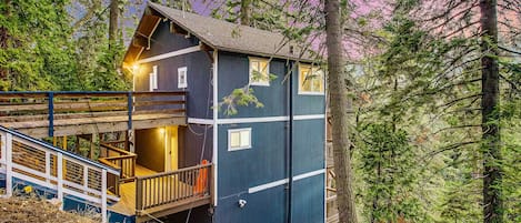 Lake Arrowhead Vacation Rental | 3BR | 2BA | Stairs Required | 1,512 Sq Ft