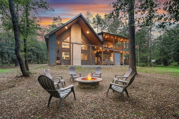 Welcome to November Rain, where your group will gather, laugh, converse, and make memories around a crackling firepit.