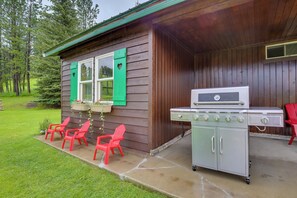 Covered Patio | Gas Grill