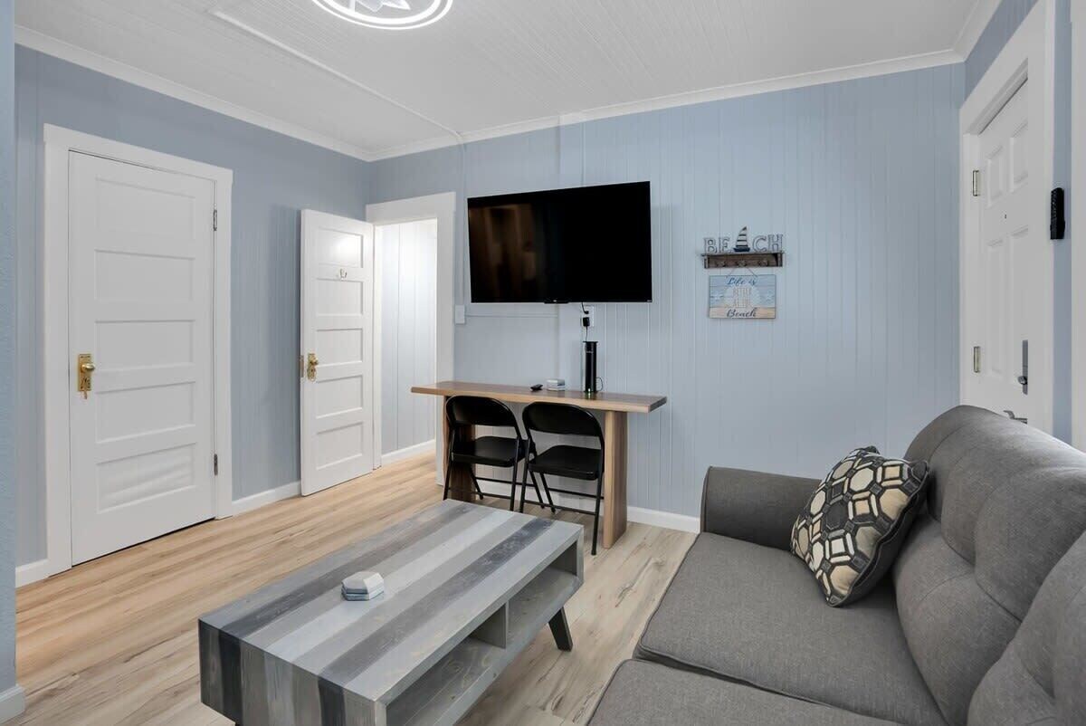 Capitola Village Hideaway Bungalow – Pet friendly!