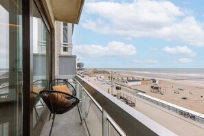 Terrace with beautiful frontal sea view