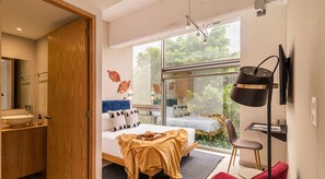 El mobiliario, la decoración y los servicios pueden variar ligeramente