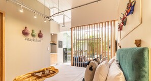 El mobiliario, la decoración y los servicios pueden variar ligeramente