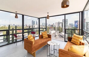 El mobiliario, la decoración y los servicios pueden variar ligeramente