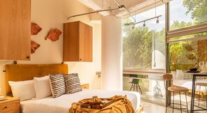 El mobiliario, la decoración y los servicios pueden variar ligeramente