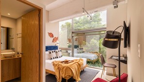 El mobiliario, la decoración y los servicios pueden variar ligeramente
