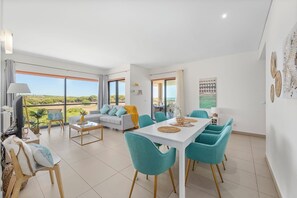 Open Space Kitchen and Dining 