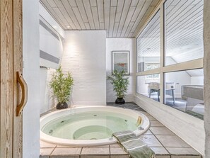 Bain à remous intérieur