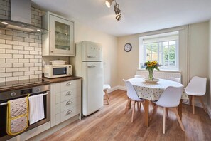 North Cottage, Newbrough - Host & Stay