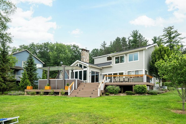 Reel Chill - Exterior