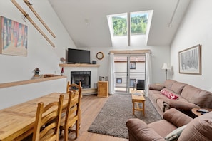 Top floor is all common space for guests