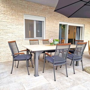 Outdoor dining