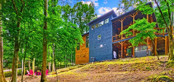 Welcome to the Rustic meets Chic, Luxie Bear Retreat nestled in Ellijay, GA.