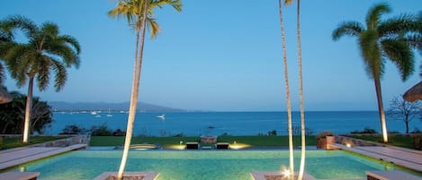 Infinity Pool with Oceanviews