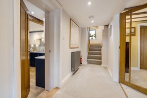 Joe's Cottage - Brigsteer - Hall