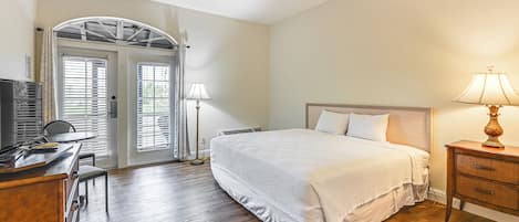 Naples Vacation Rental | Studio | 1BA | 275 Sq Ft | Step-Free Access