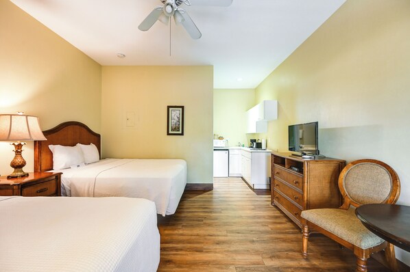 Naples Vacation Rental | Studio | 1BA | 280 Sq Ft | Step-Free Access
