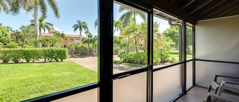 Naples Vacation Rental | Studio | 1BA | 280 Sq Ft | 1 Step Required