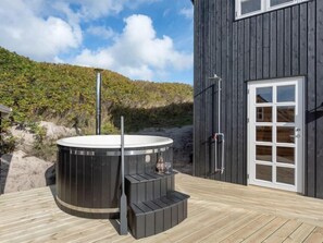 Bañera de hidromasaje al aire libre