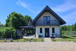 Stugans exteriör [sommar]