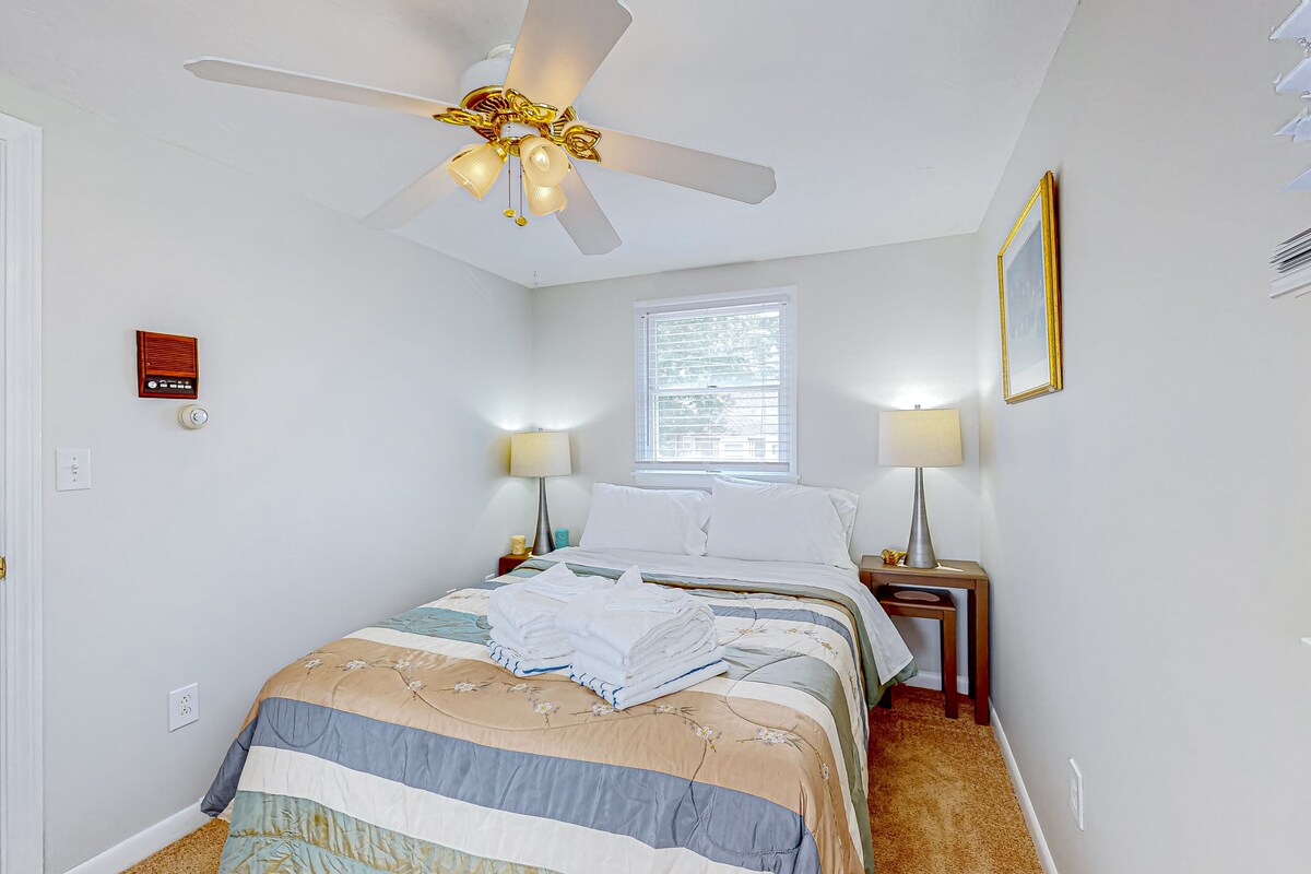 Sunset Cove Hideaway | Oceanfront house in Wareham with beach & dock access