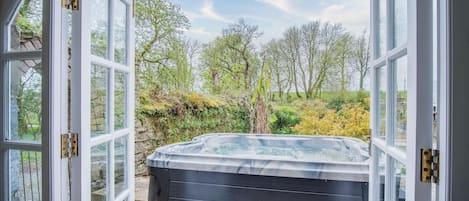 The Stables - 2 Bedroom Cottage - Princes Gate (18691)