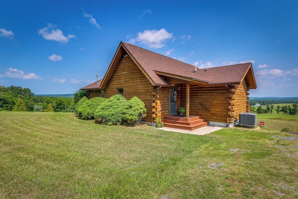 Gore Vacation Rental | 2BR | 2BA | 1,350 Sq Ft | Stairs Required