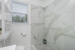 Bathroom with shower (1)