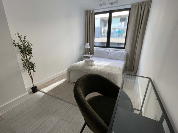 Master Bedroom (1)