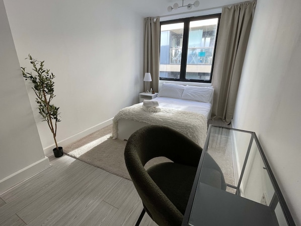 Master Bedroom (1)