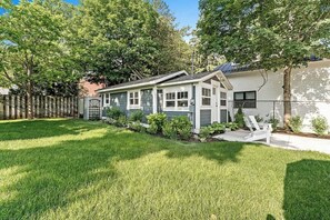 MARY SUITE - AVAILABLE AS ADD ON FOR EXTRA CHARGE 