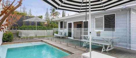 Outdoor entertaining area + magnesium pool