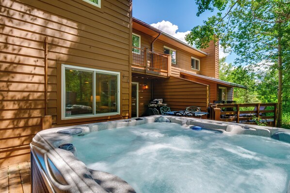 Frisco Vacation Rental | 5BR | 4BA | 2,700 Sq Ft | Interior Stairs Required