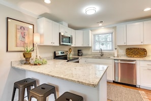 Kitchen | Breakfast Bar w/ Seating | Dishwasher | Coffee Maker | Cooking Basics