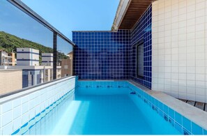 Private pool