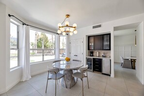 Kitchen table seating for 4 plus 4 barstools & Coffee area w/ icemaker