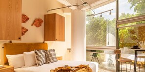 El mobiliario, la decoración y los servicios pueden variar ligeramente